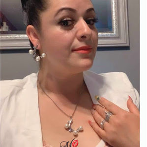 Meet your Posher, Ofelia